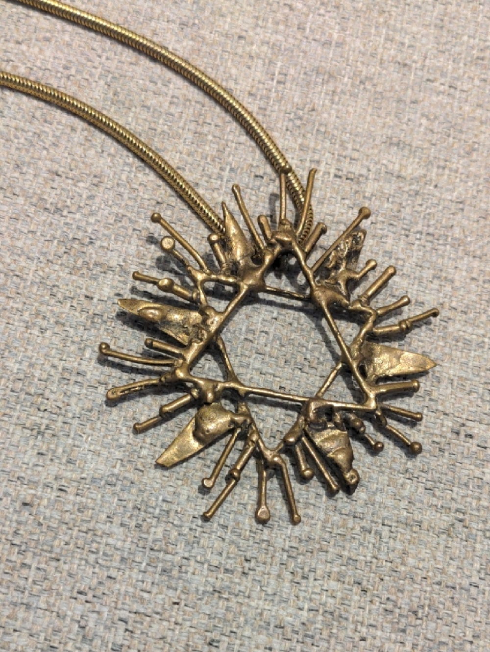 Vintage Artistic Brass Tone Sunburst Pendant Necklace  3" Diameter With Chain - Picture 4 of 8